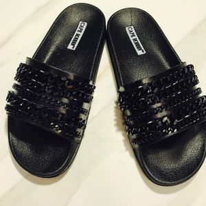 NEW✨Black Chain Slides